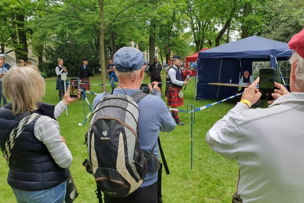 Scene Gathering With Audience